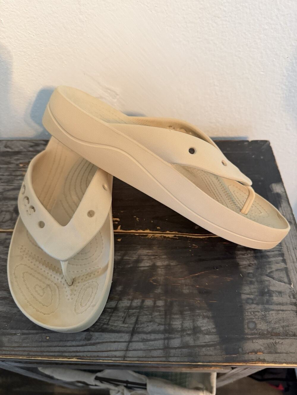 Crocs Women's Flip Flops Size W9 Latte Getaway Platform Sandals Comfort Tan